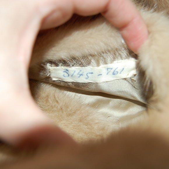 Vintage Roy H Bjorkman Blonde Mink Fur Cape - Picture 6 of 8